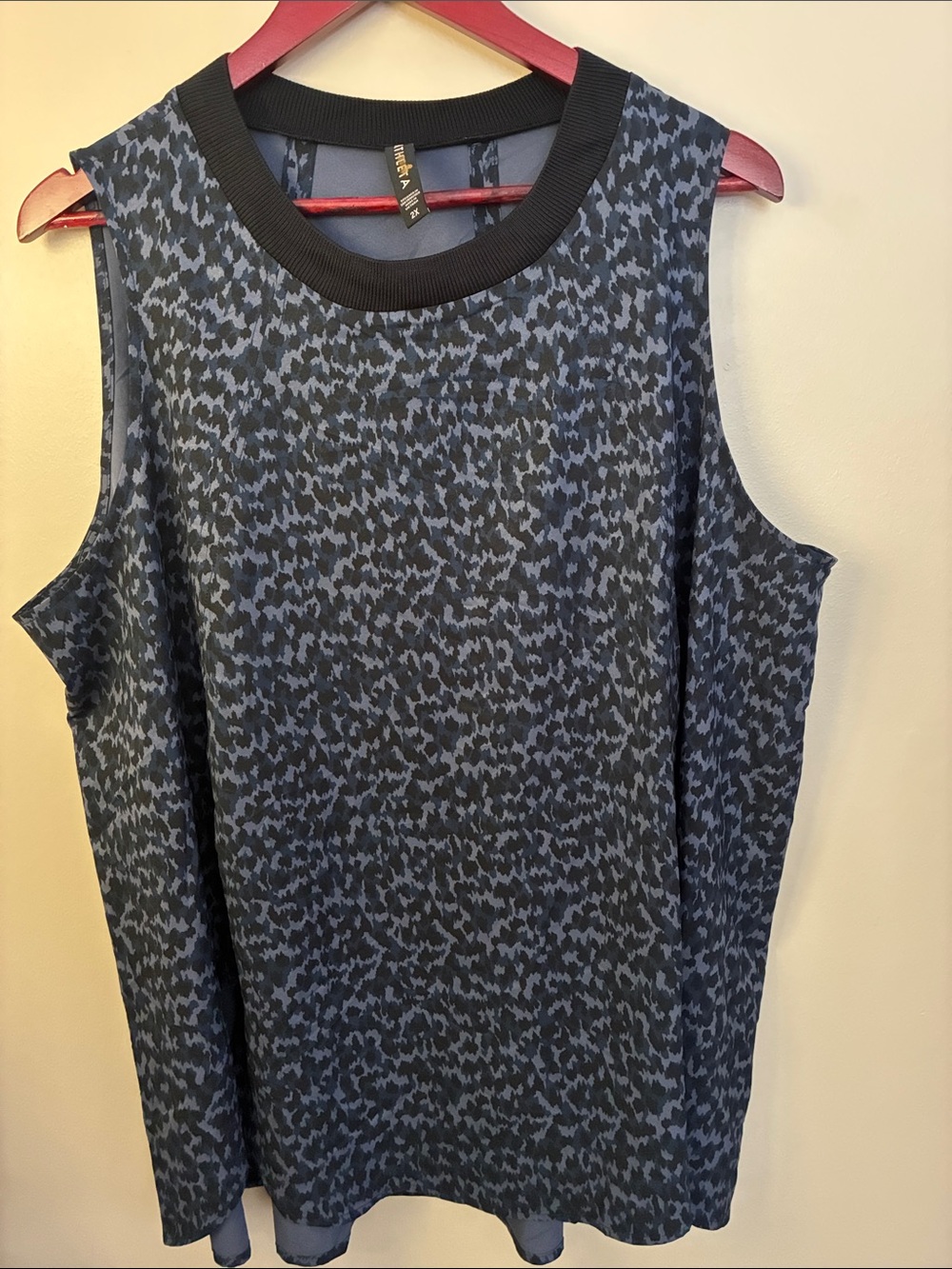 Athleta Blue and Black Printed Leopard Print Sleeveless Workout Yoga Tank Top
